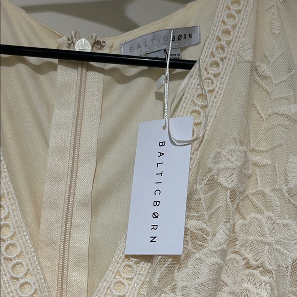 Baltic Born Clarisa Lace Midi Dress - Picture 3 of 6